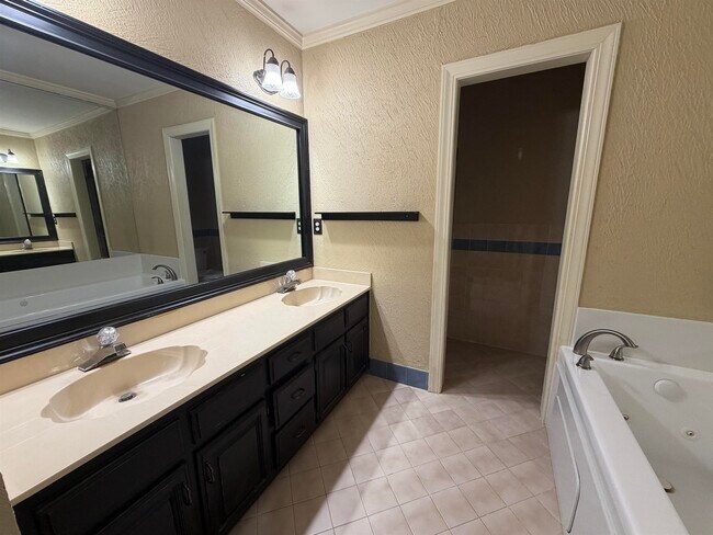 Building Photo - 956 Rolling Oaks Ln