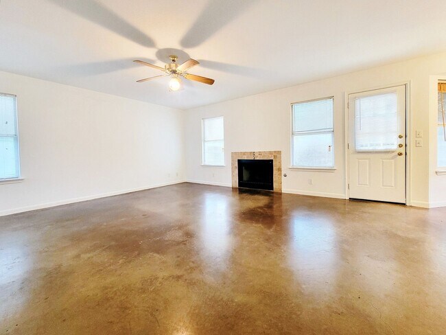 Building Photo - Beautiful 3/BR 2.5/BA Home for Rent in Austin!