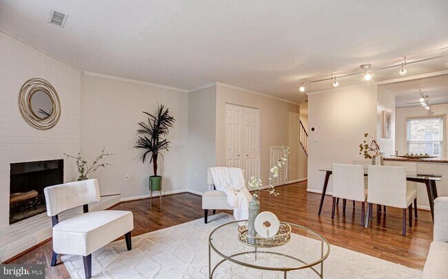 Building Photo - 927 S Rolfe St