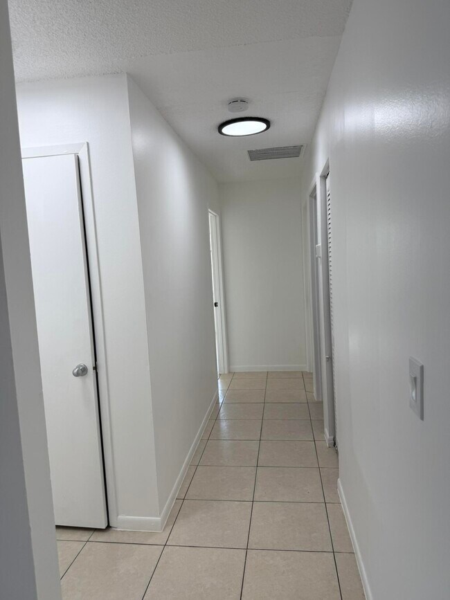 Building Photo - 4163 42nd Ave S