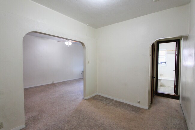 Building Photo - Brentwood Manor