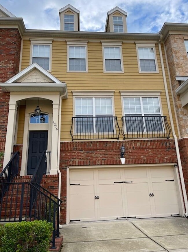 Building Photo - Midtowne