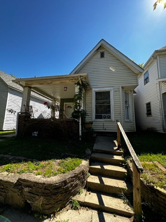 Primary Photo - Efficiency Apartment - All Utilities Inclu...