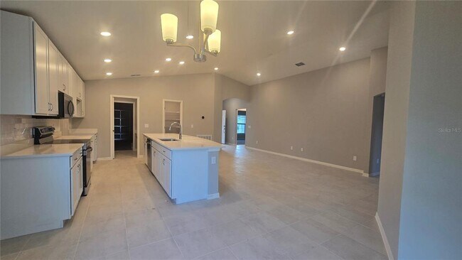 Building Photo - 747 Cypress Creek Run