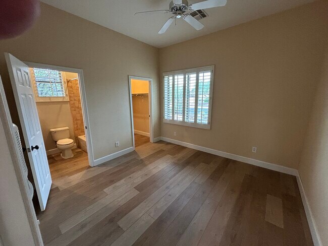 Building Photo - 42019 N Golf Crest Rd