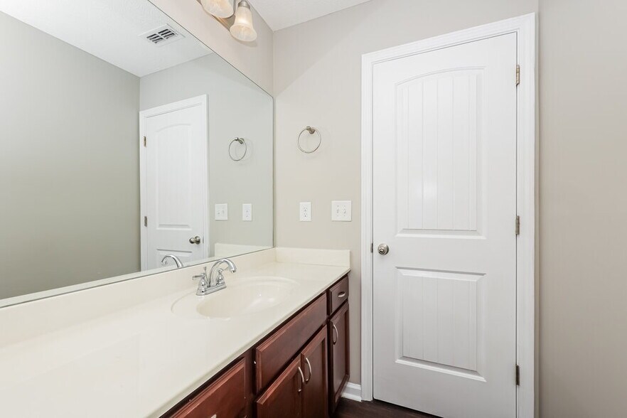 Building Photo - 1112 Moonriver Cove