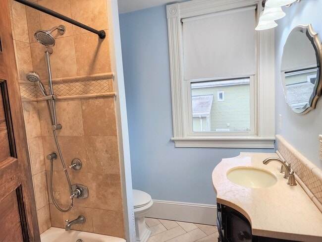 Building Photo - 128 Palfrey St