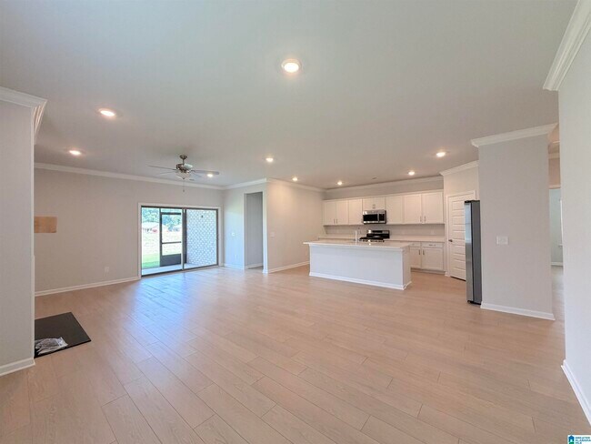 Building Photo - 121 Clift Crk Dr