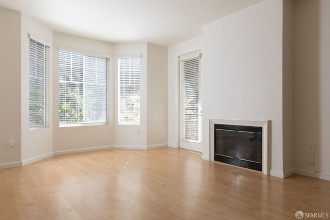 Building Photo - 240 Caldecott Ln