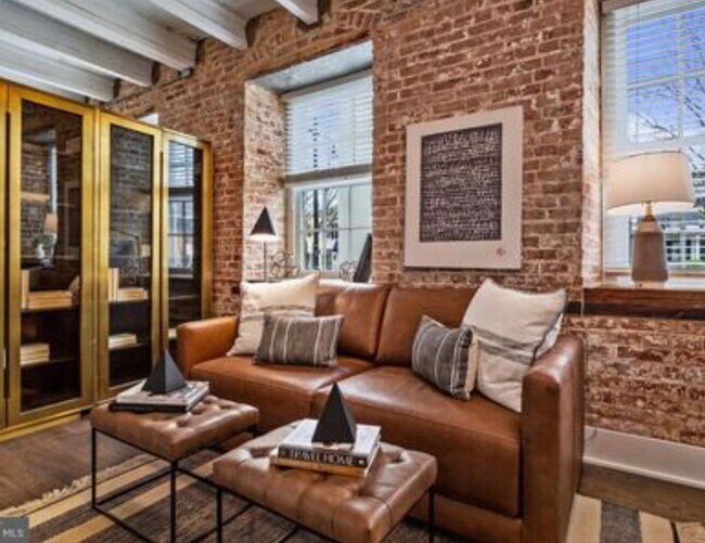 Building Photo - Luxury Loft in historic setting