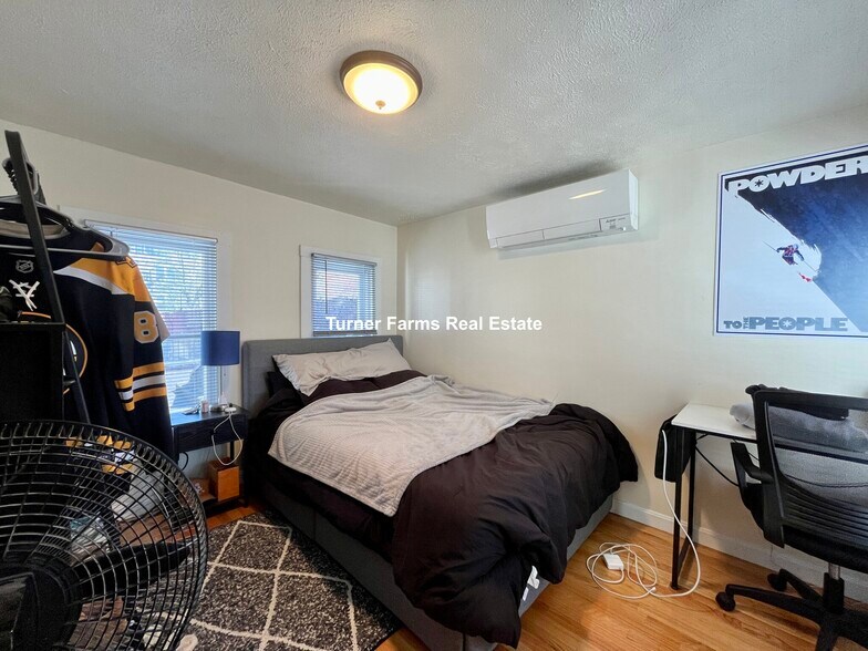 Building Photo - 525 E 3rd St