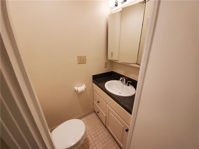Building Photo - 613 Clairmont Cir