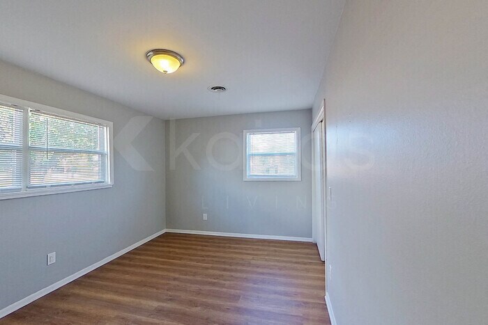 Building Photo - 4418 Mesa Cir