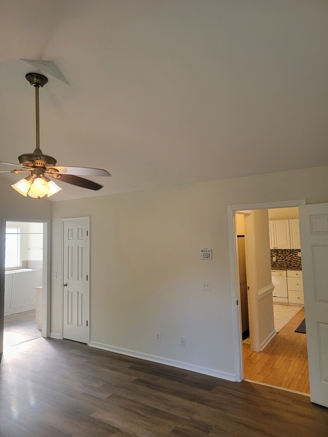 Building Photo - 200 Webfoot Dr