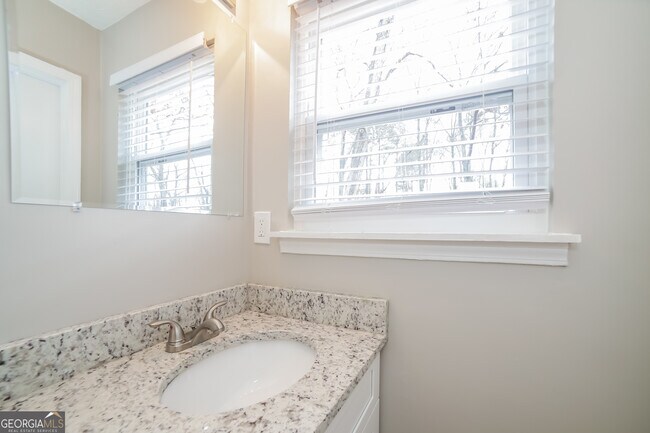 Building Photo - 5885 S Quail Dr