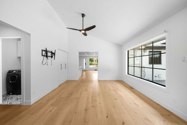 Building Photo - LUX 3BD, 2BA Belcaro Home with 2-Car Garage