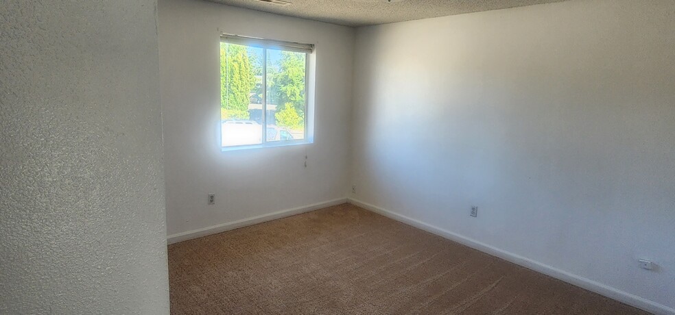 Bedroom - 4304 S Cedar St