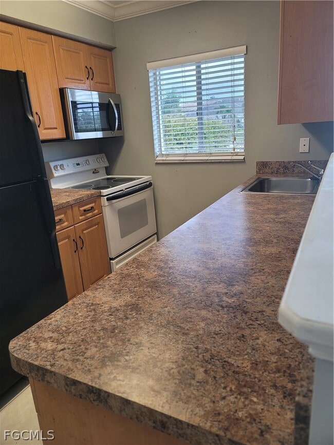 Building Photo - 1014 Country Club Blvd