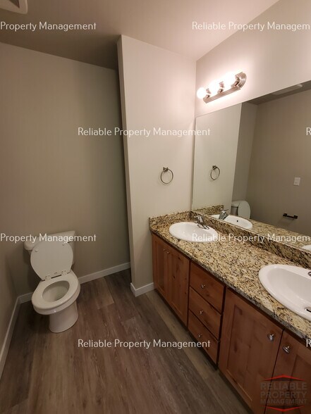 Building Photo - 2001 Lawrence Ln