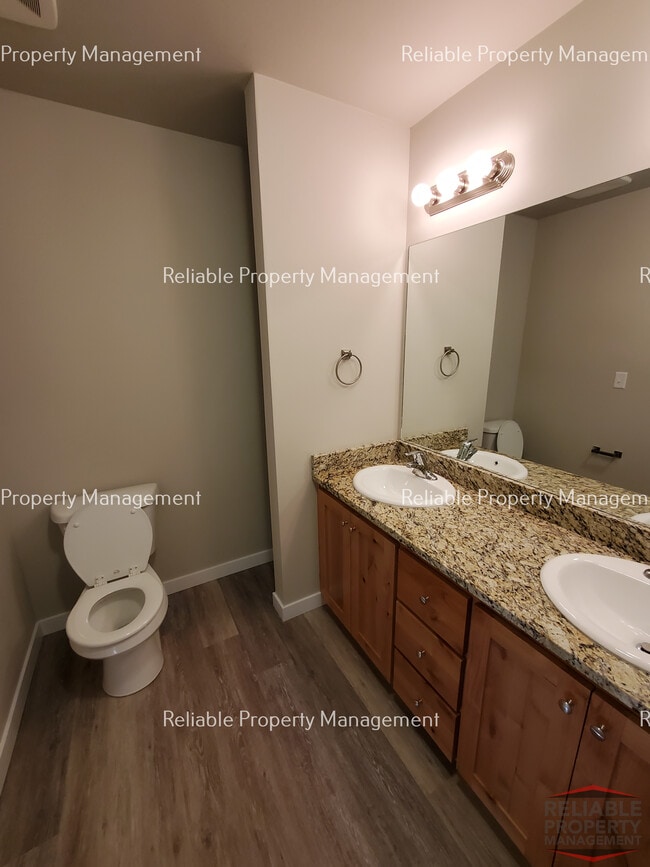 Building Photo - 2001 Lawrence Ln