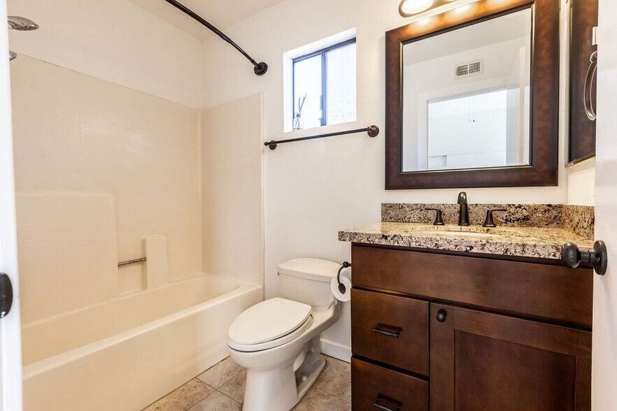 Building Photo - 47 Clover Ln