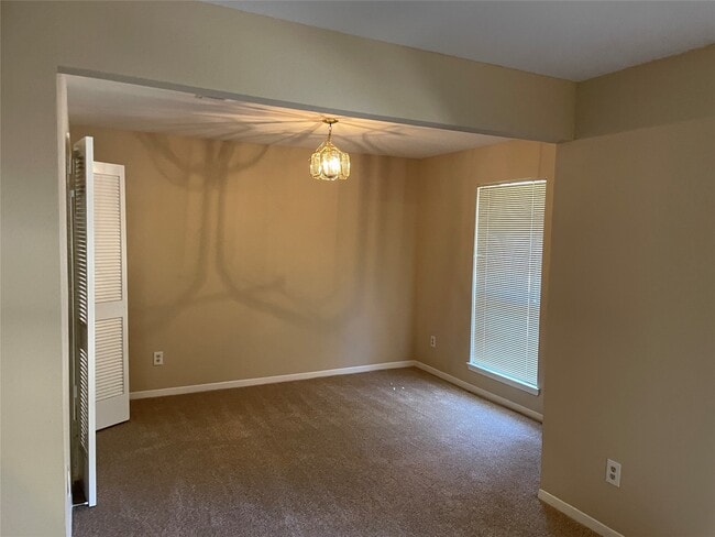 Building Photo - 13 N Deerfoot Cir