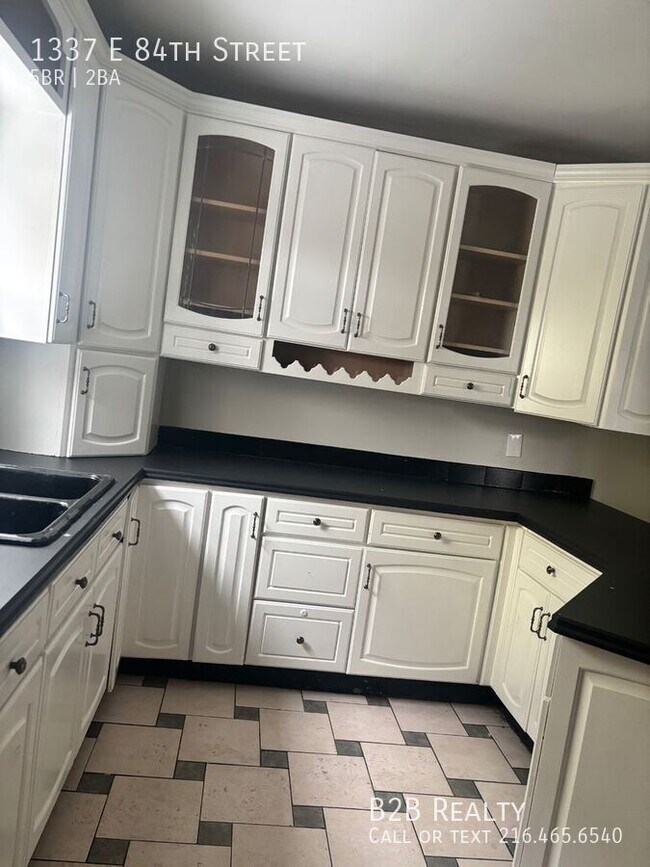 Building Photo - 1337 E 84th St