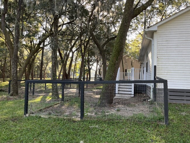 Building Photo - **Coming Soon** Stunning 3 bed, 2 bath in ...