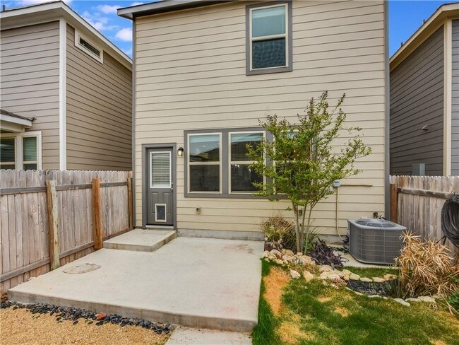 Building Photo - 1756 Yaupon Grove Ln