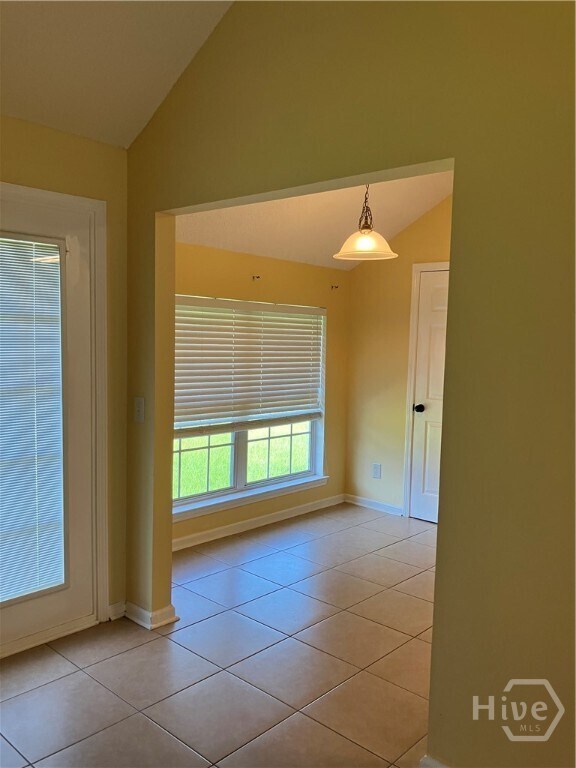 Building Photo - 164 River Bend Dr