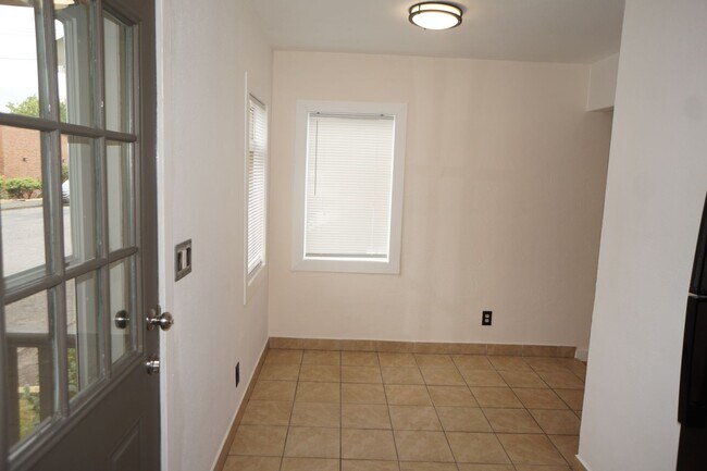 Building Photo - 4805 N Maryland Ave