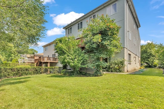Building Photo - 9 Bronxville Ln
