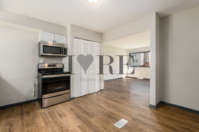 Building Photo - 85 Stevens Ave