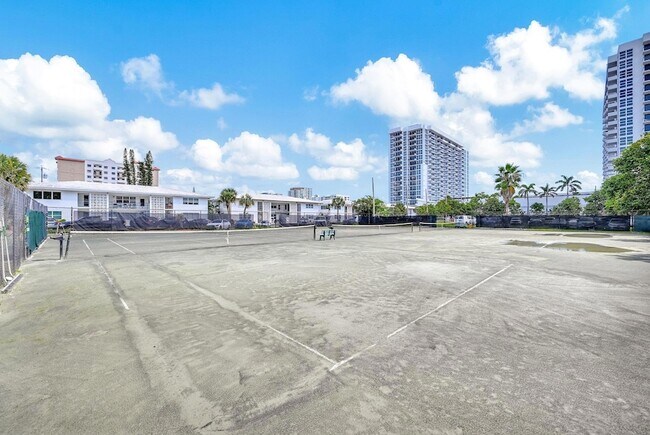 Building Photo - 3208 Colony Club Rd