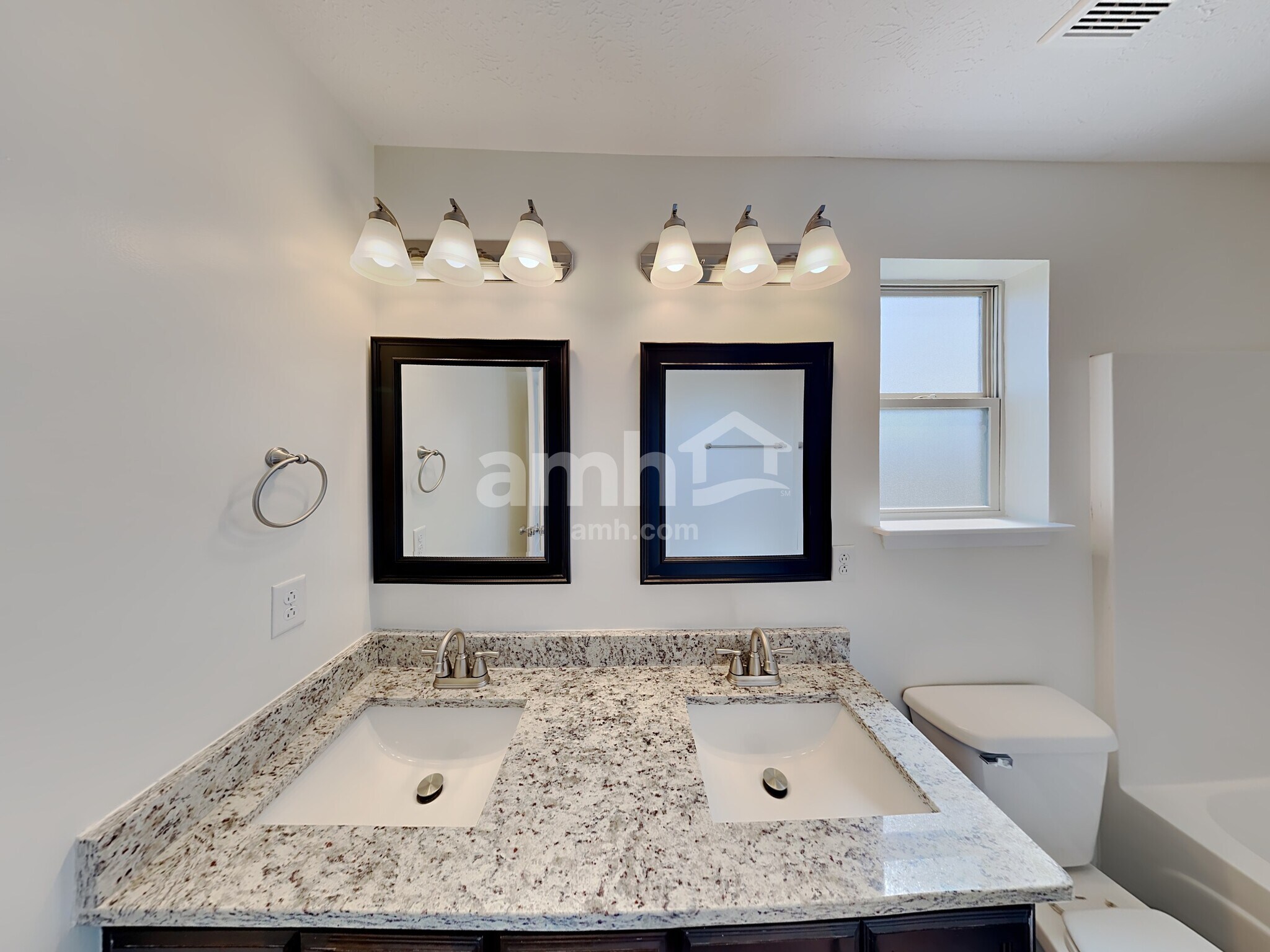 Building Photo - 1133 Halverson Dr