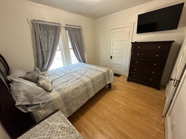 Building Photo - 40 Silver St