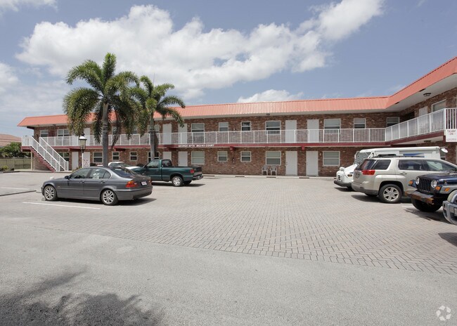 Building Photo - 853 SE 4th Ct