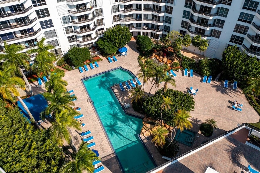 Building Photo - 3600 Mystic Pointe Dr