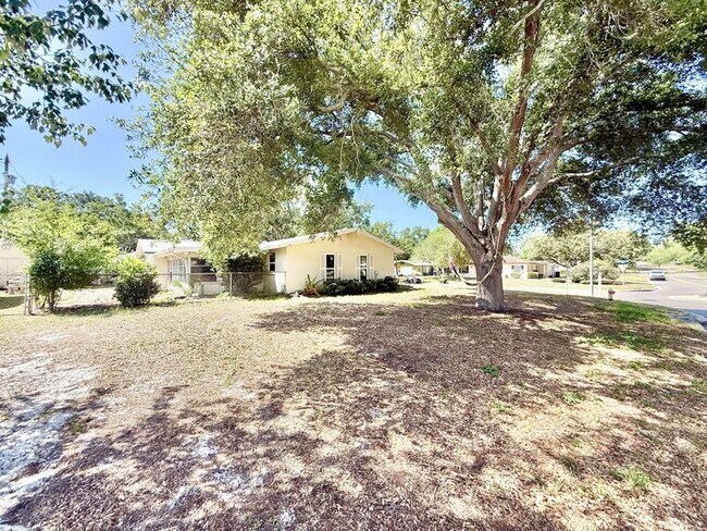 Building Photo - 1501 S Hillcrest Ave