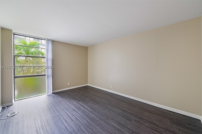 Building Photo - 20500 W Country Club Dr