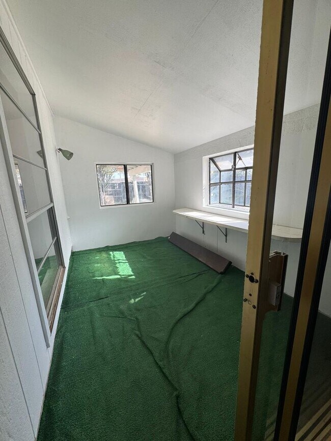 Building Photo - 3338 Country Club Dr