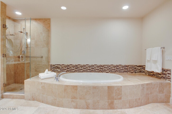 Building Photo - 2211 E Camelback Rd