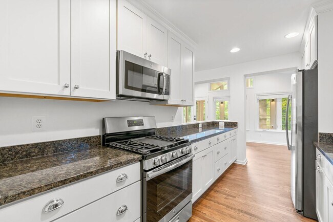 Building Photo - 3BR/4BA - Silver Spring Rambler on Quiet Cul-de-Sac Near Sligo Creek Park