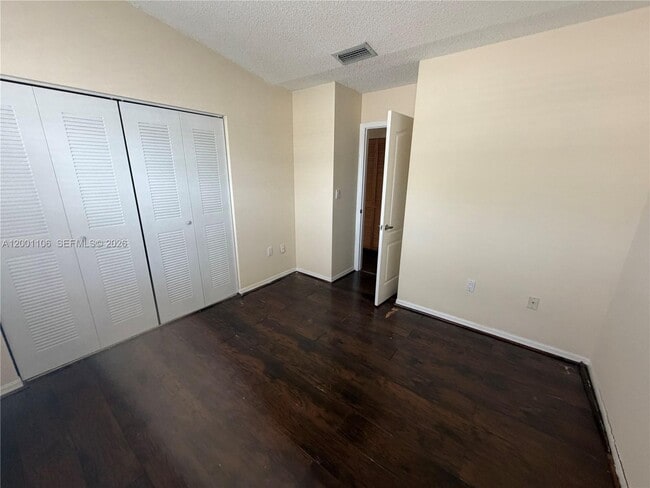 Building Photo - 960 NE 214th Ln