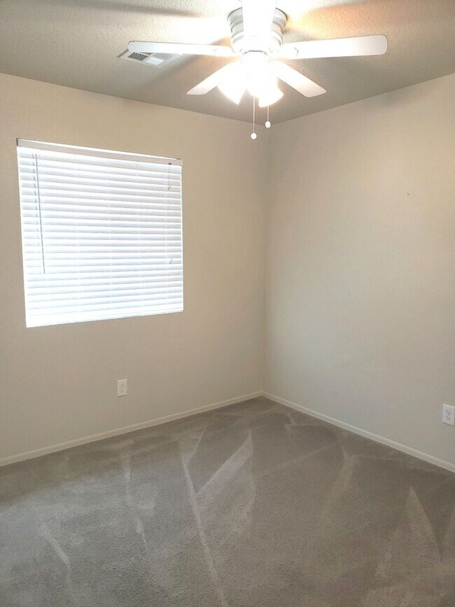 Building Photo - 3 bedroom/2 bath home for Rent