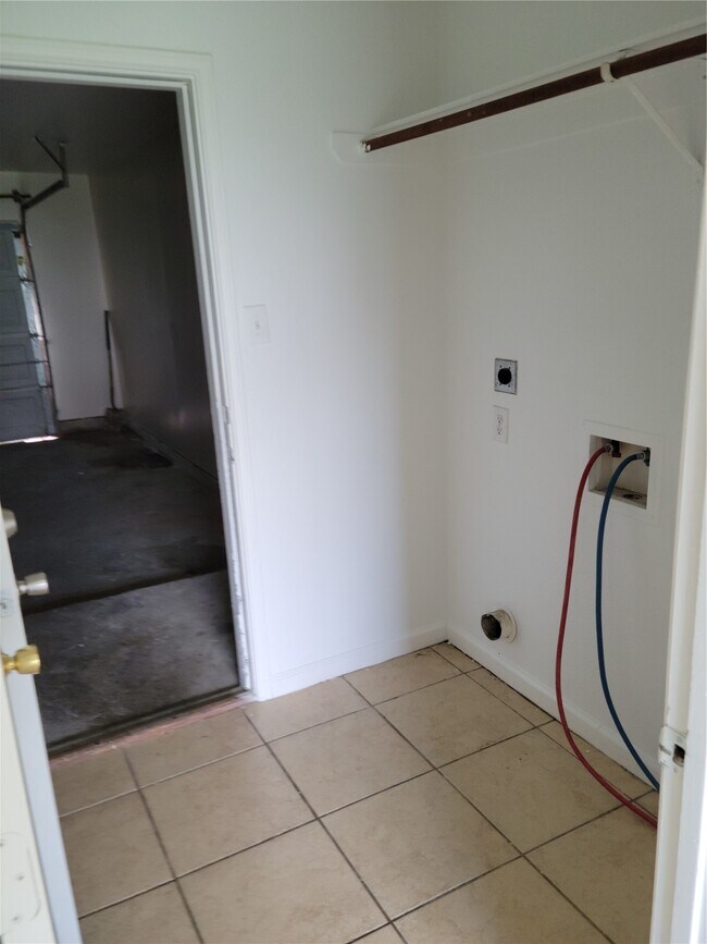 Building Photo - 7915 Summerfern Ct