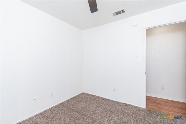 Building Photo - 1213 Fox Creek Dr