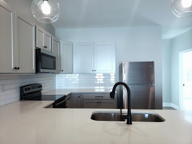 Building Photo - Beautiful brand new construction 3 bed / 2...