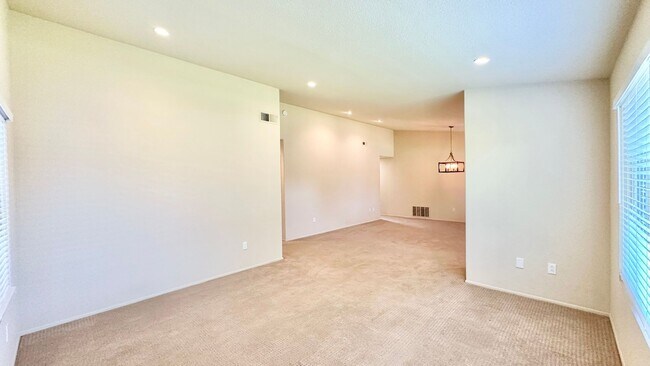 Building Photo - 730 Morro Rd
