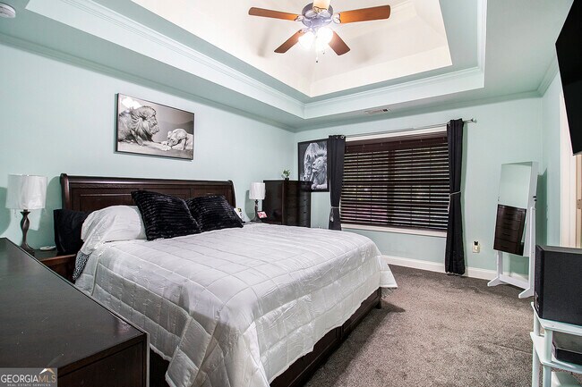 Building Photo - 4079 Essex Dr